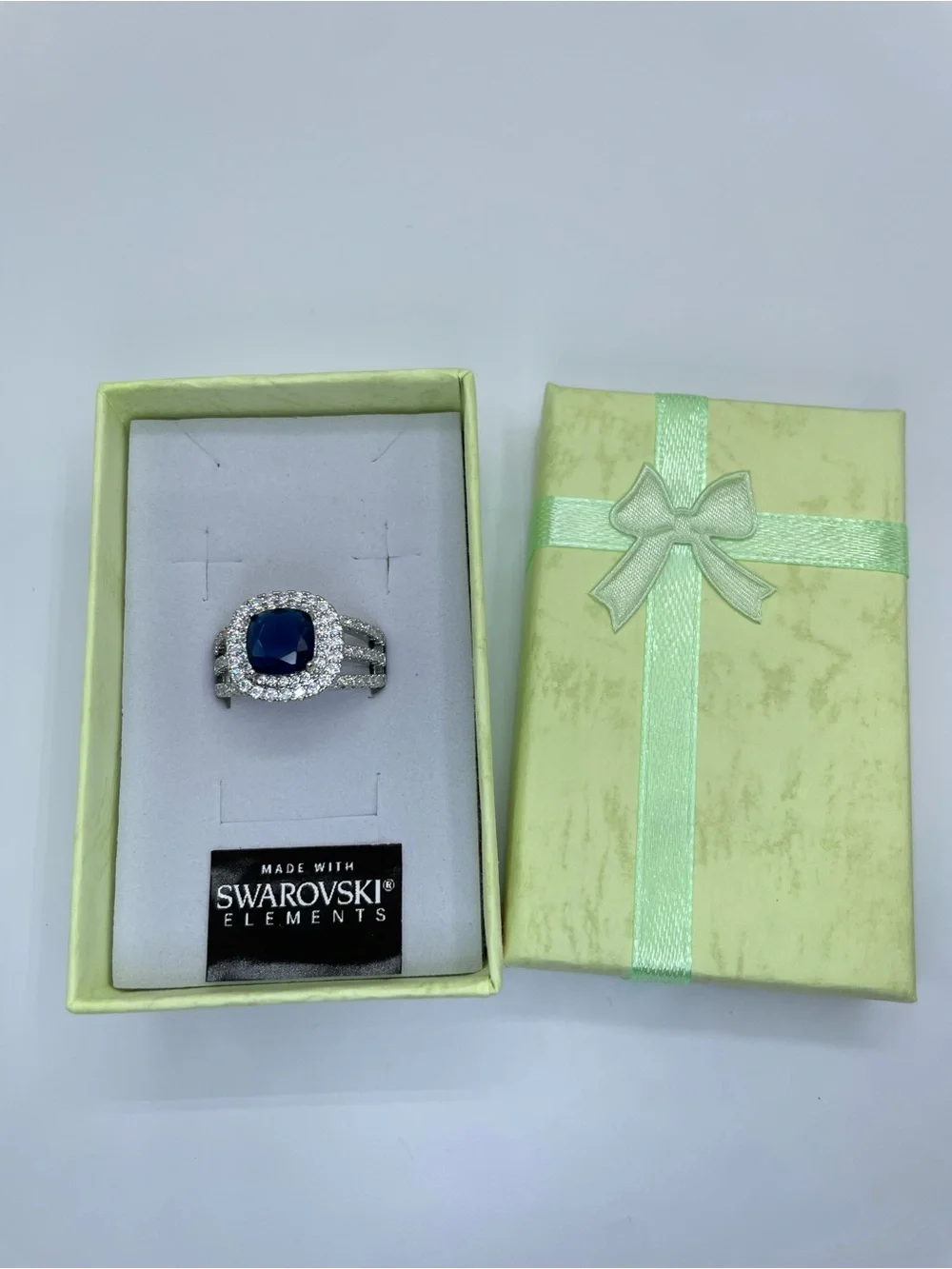 Swarovski Crystal Elements Sapphire Blue Halo Statement Ring Size 8